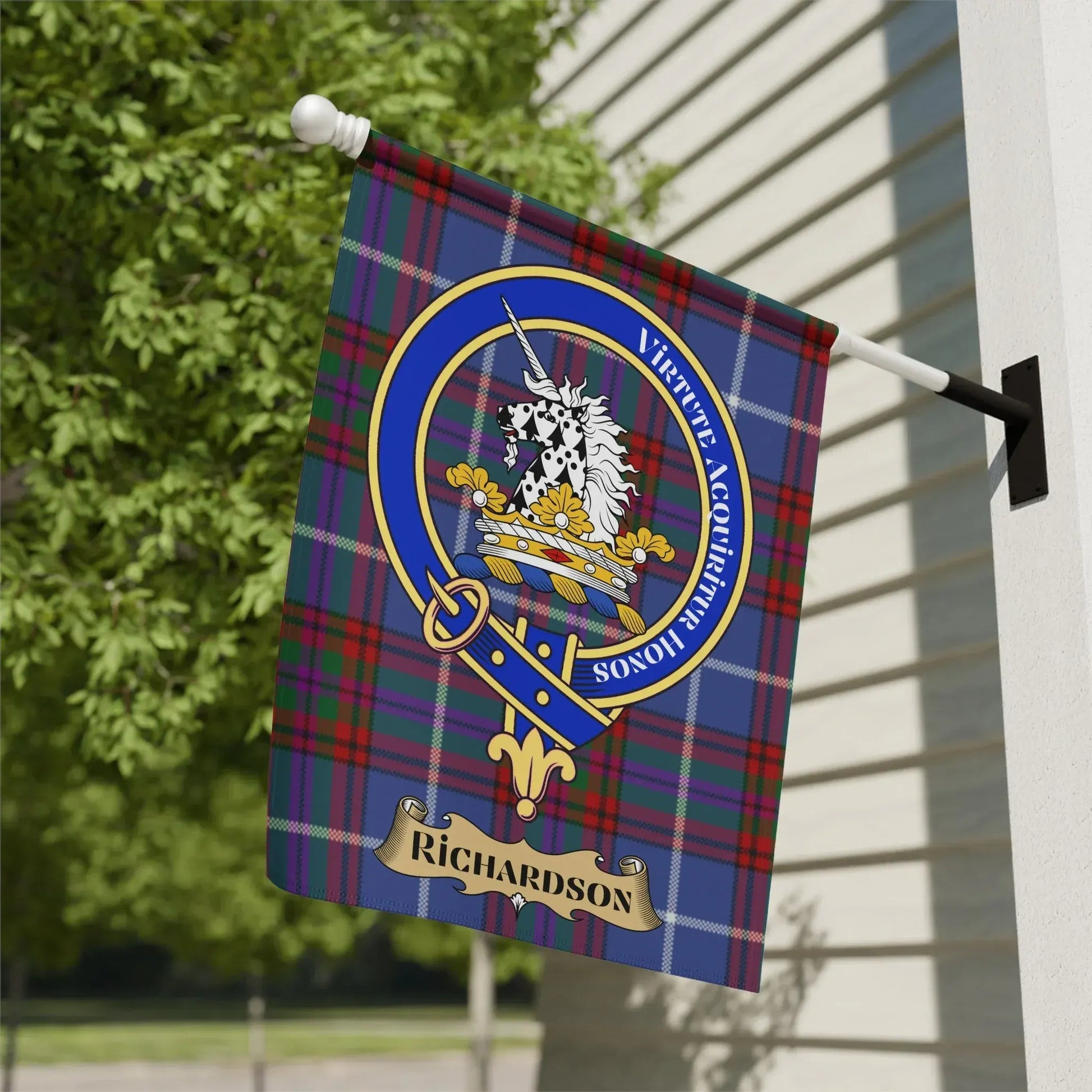 Richardson Vibrant Accipiteramous Crest Flag product