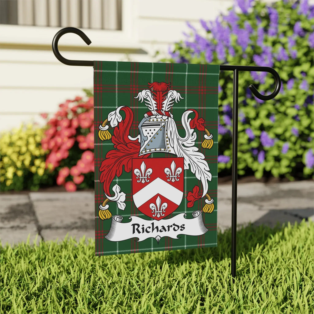 Green tartan flag with Richards family crest and name.