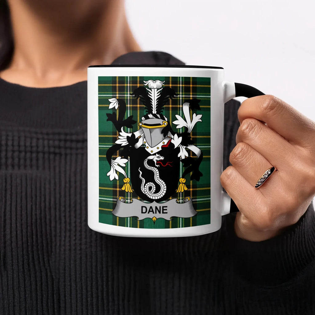 Mug with a green tartan pattern and a coat of arms with the name "DANE".