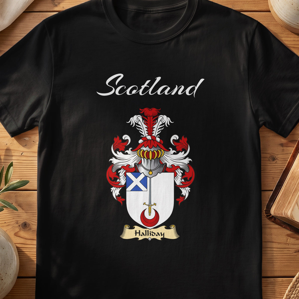 Halliday Scottish family shield T-shirt in Black