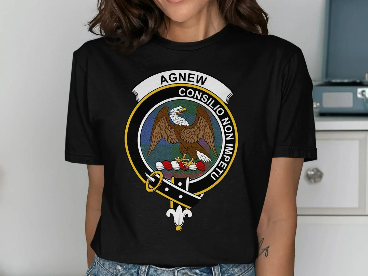 Agnew Clan Crest Tartan Eagle Emblem T-Shirt Sweatshirt - Celtic Ancestry Gifts