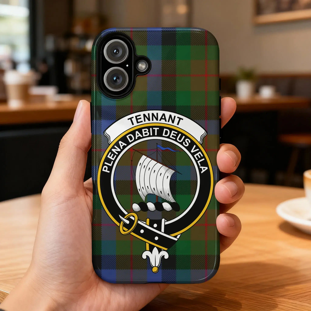Tennant plena dabit deus vela clan crest phone case — slim dual-layer, Google Pixel shown