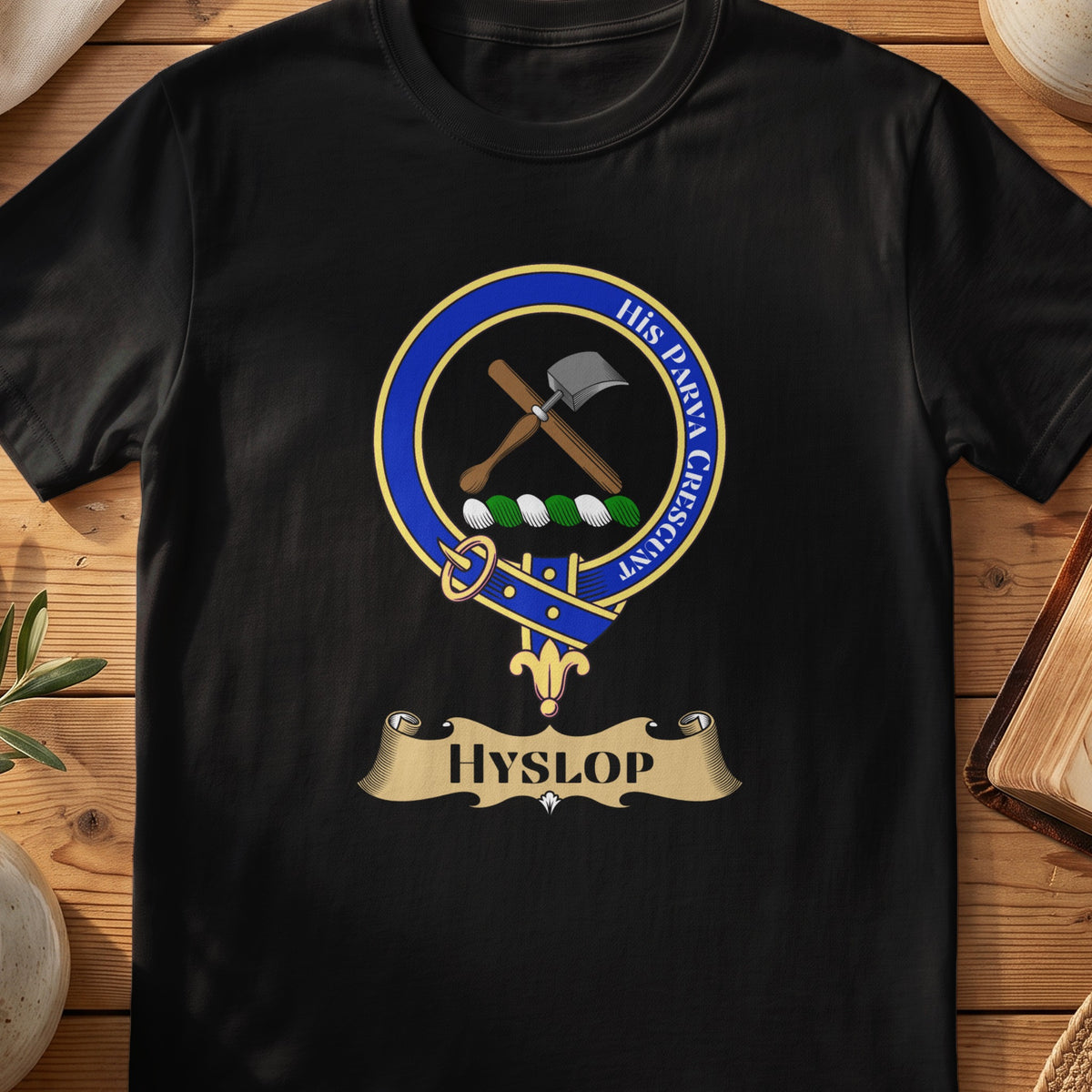 Hyslop Scottish clan crest T-shirt in black