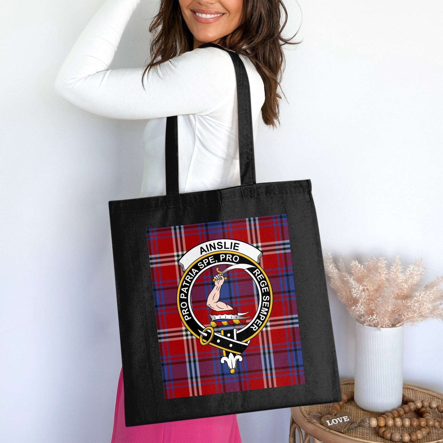 Ainslie Clan Crest Pro Patria Spe Pro Tote Bag - Living Stone Gifts