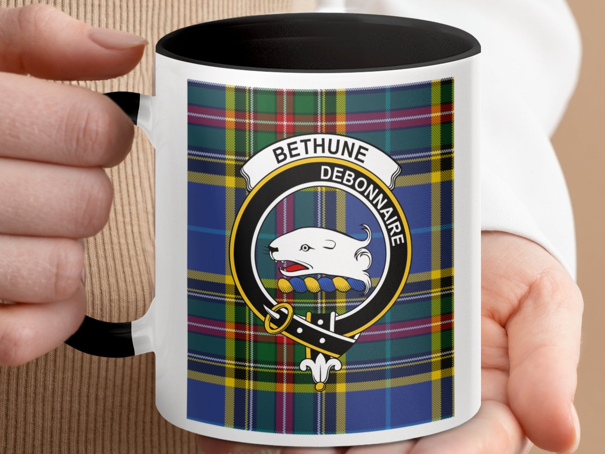 Bethune Debonnaire Emblem and Tartan Pattern Mug - Living Stone Gifts