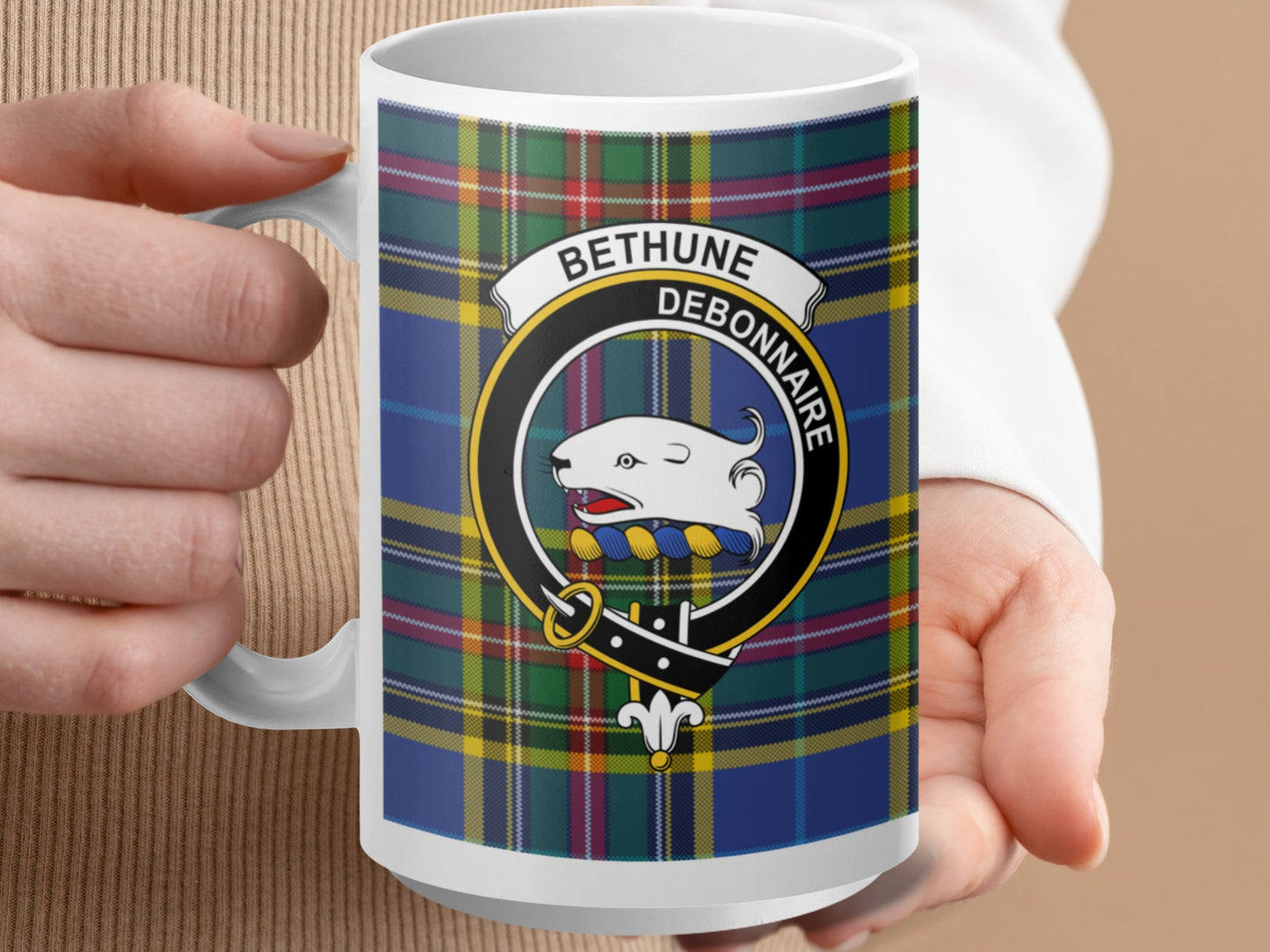 Bethune Debonnaire Emblem and Tartan Pattern Mug - Living Stone Gifts