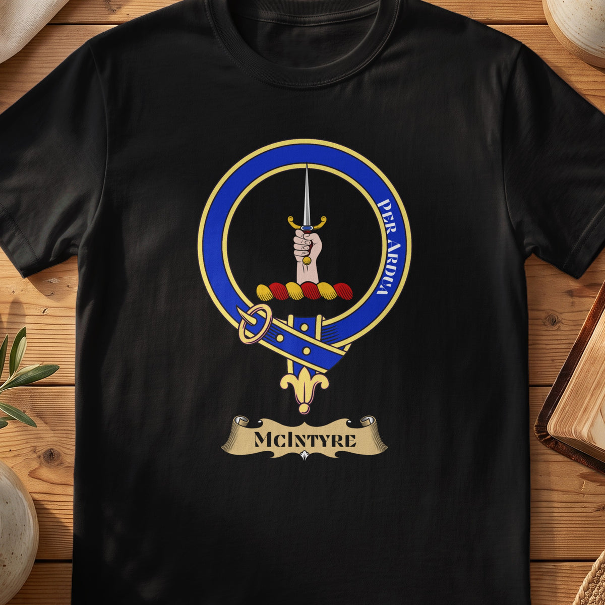 McIntyre Scottish clan crest T-shirt in black