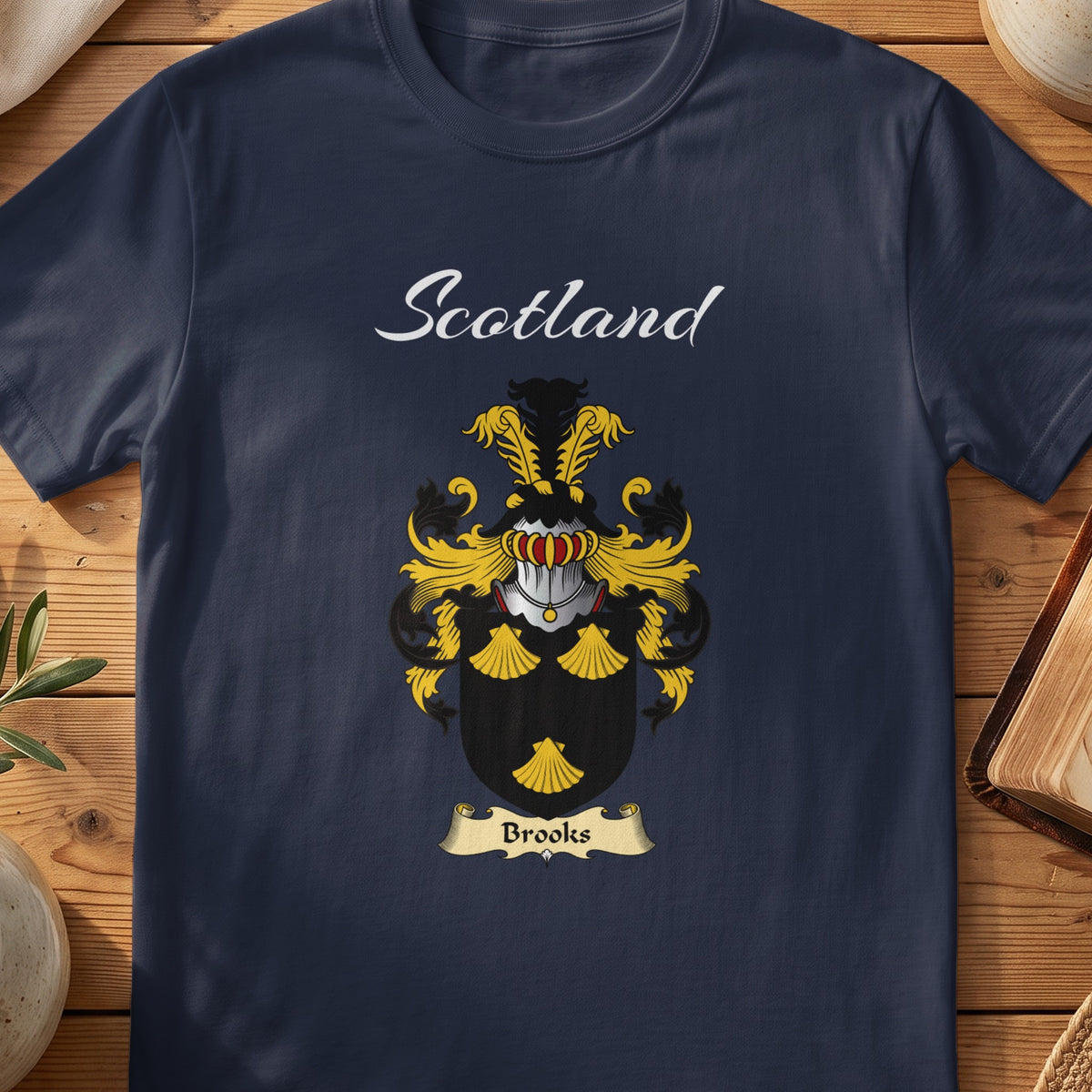 Brooks Scottish family shield T-shirt in Navy