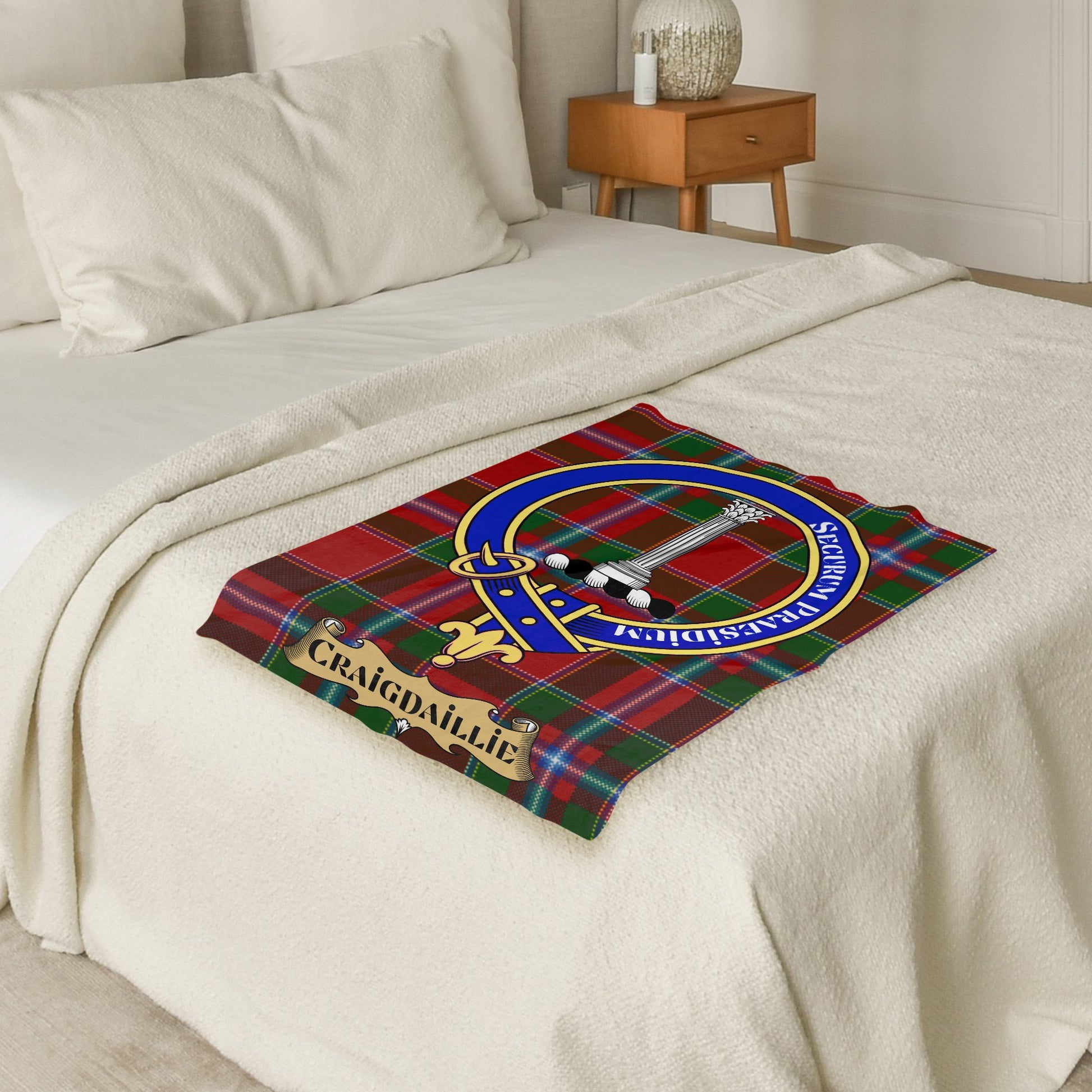 Craigdaillie Scottish Tartan Crest Throw Blanket - Living Stone Gifts