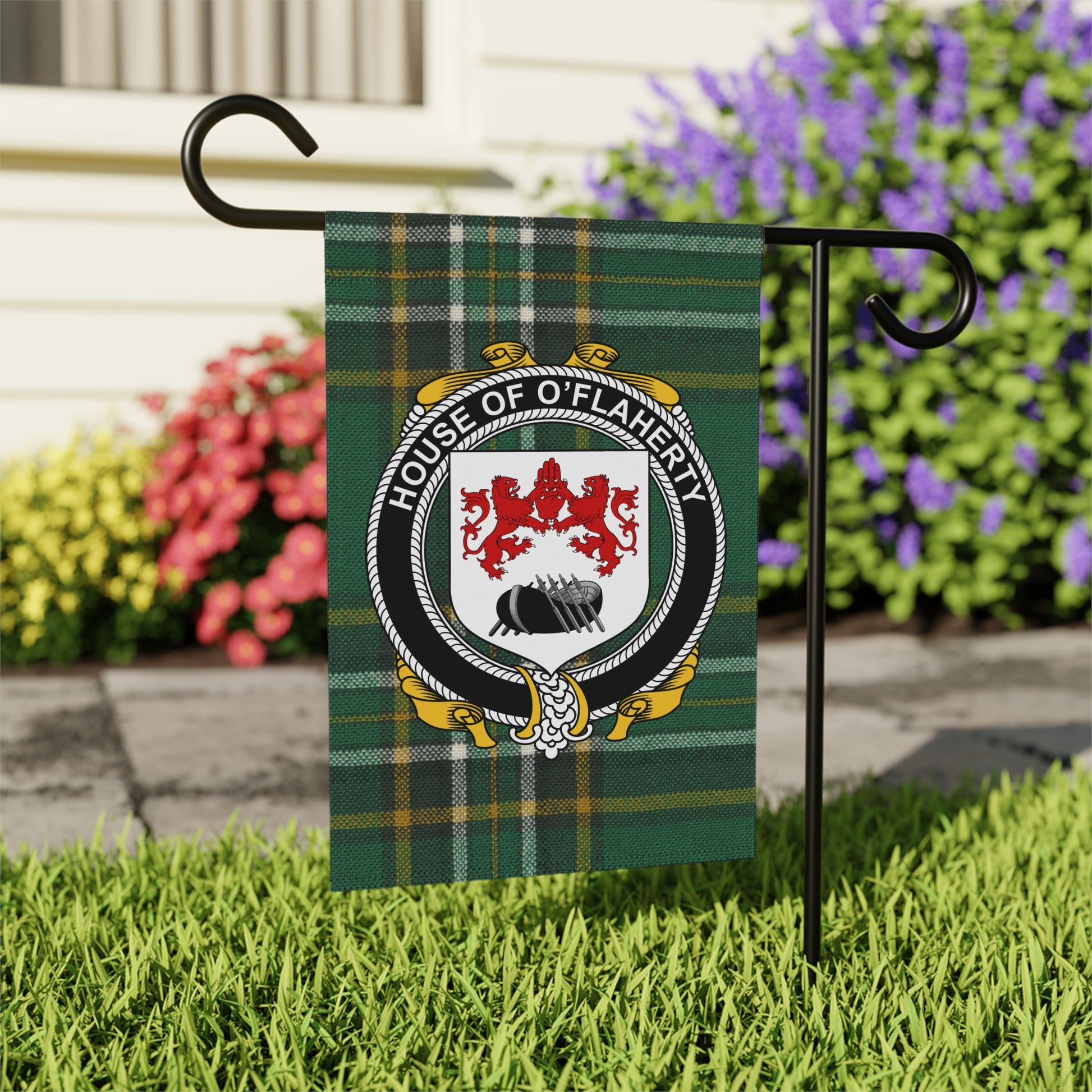 Personalized House of O'Flaherty Flag for Garden