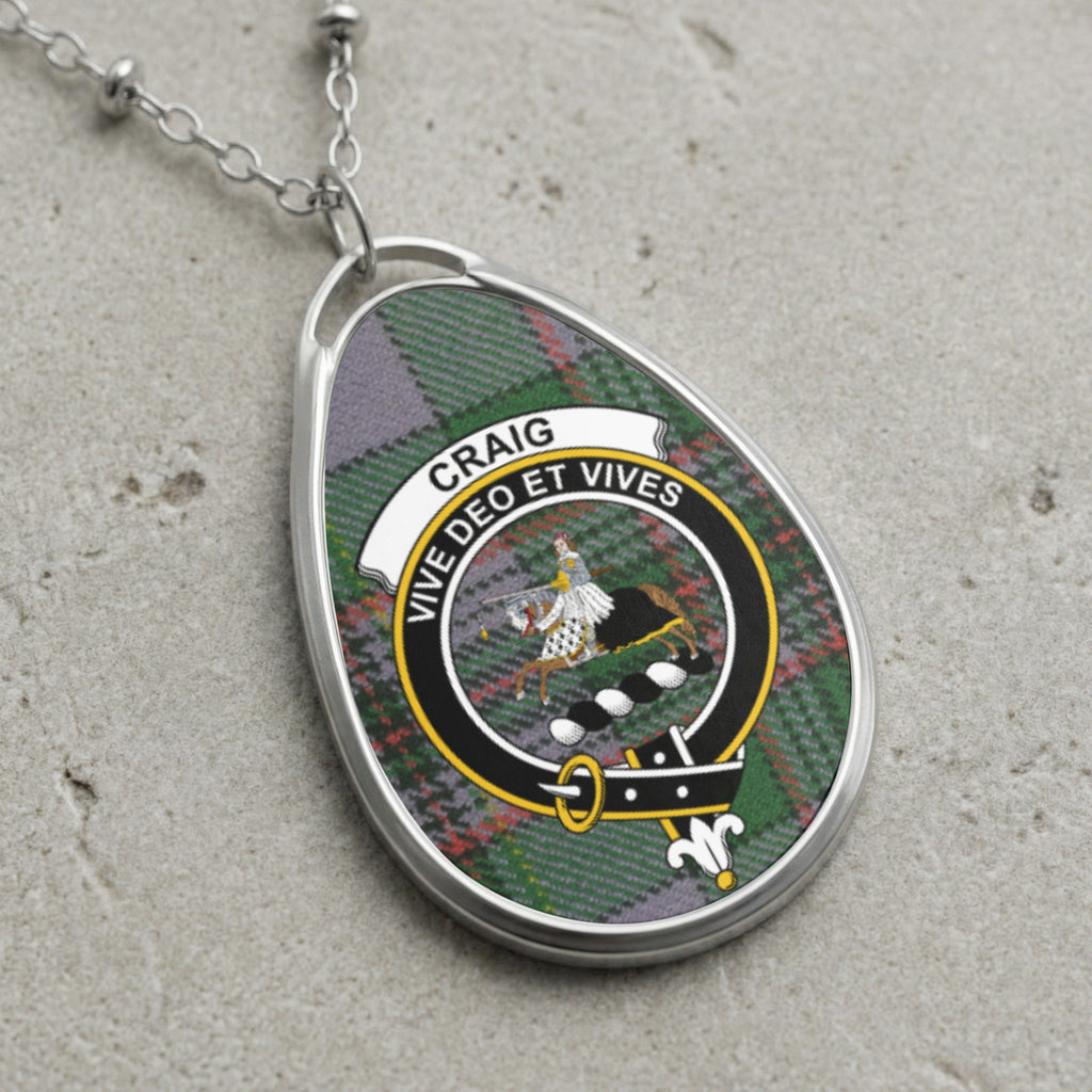 Craig clan Scottish tartan necklace with clan crest and Vive Deo Et Vives motto on tartan background