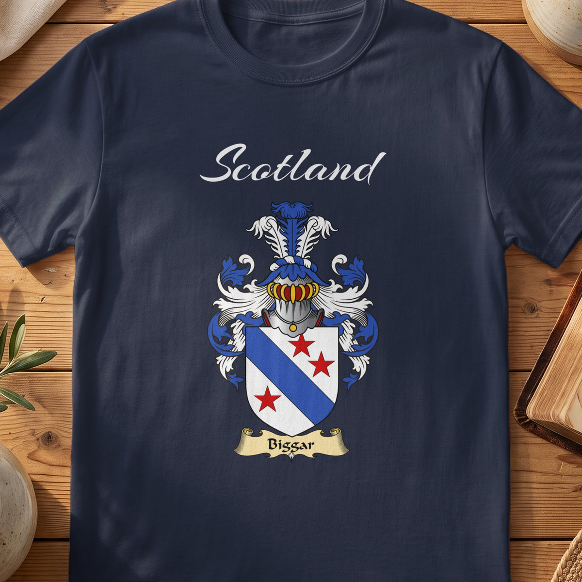 Biggar Scottish family shield T-shirt in Navy