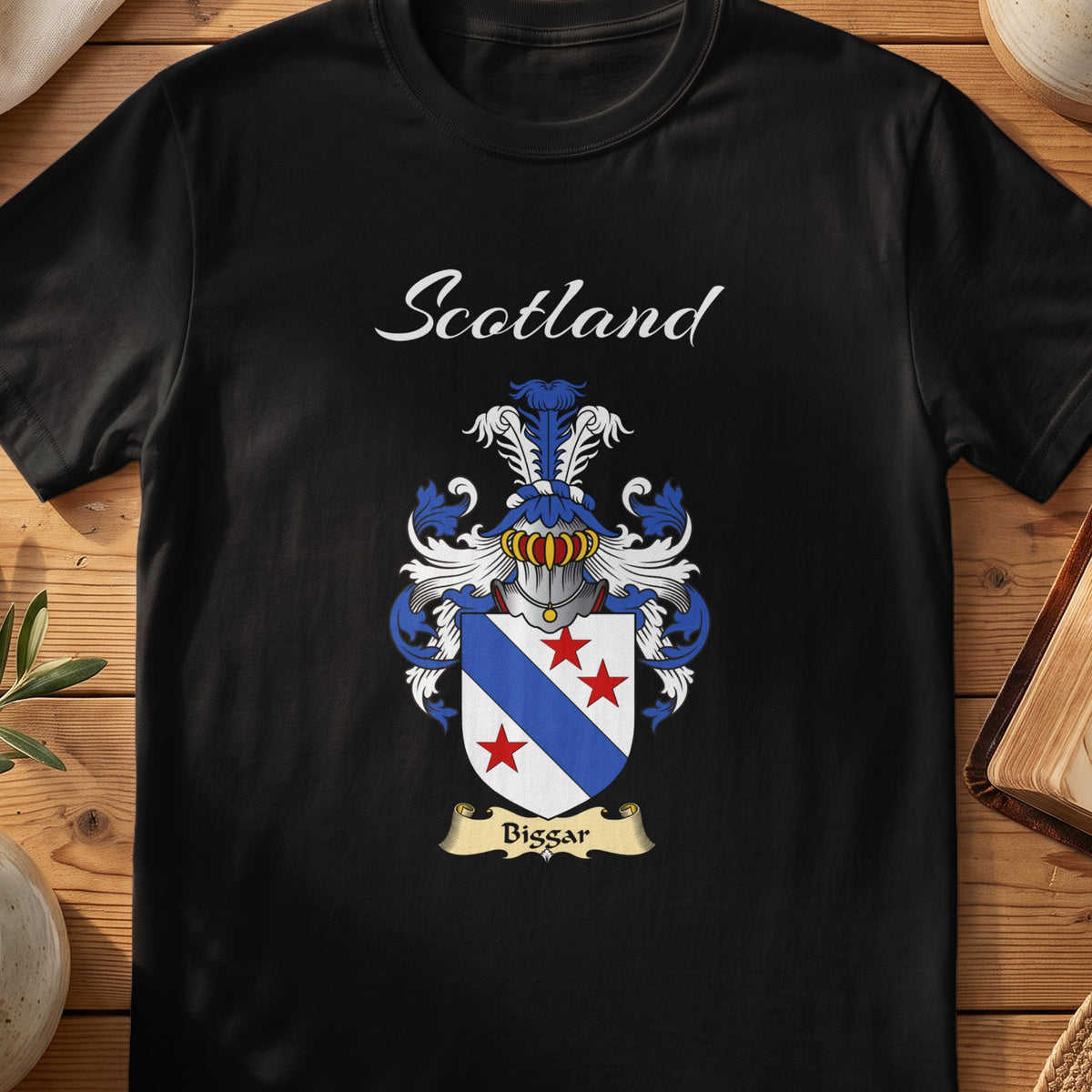 Biggar Scottish family shield T-shirt in Black