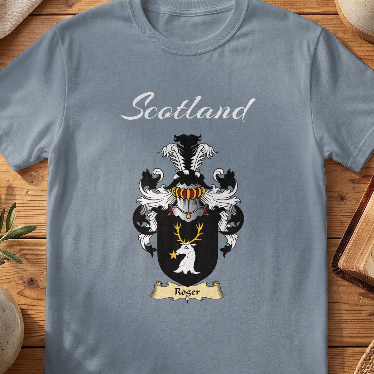 Roger Scottish family shield T-shirt in Stone Blue