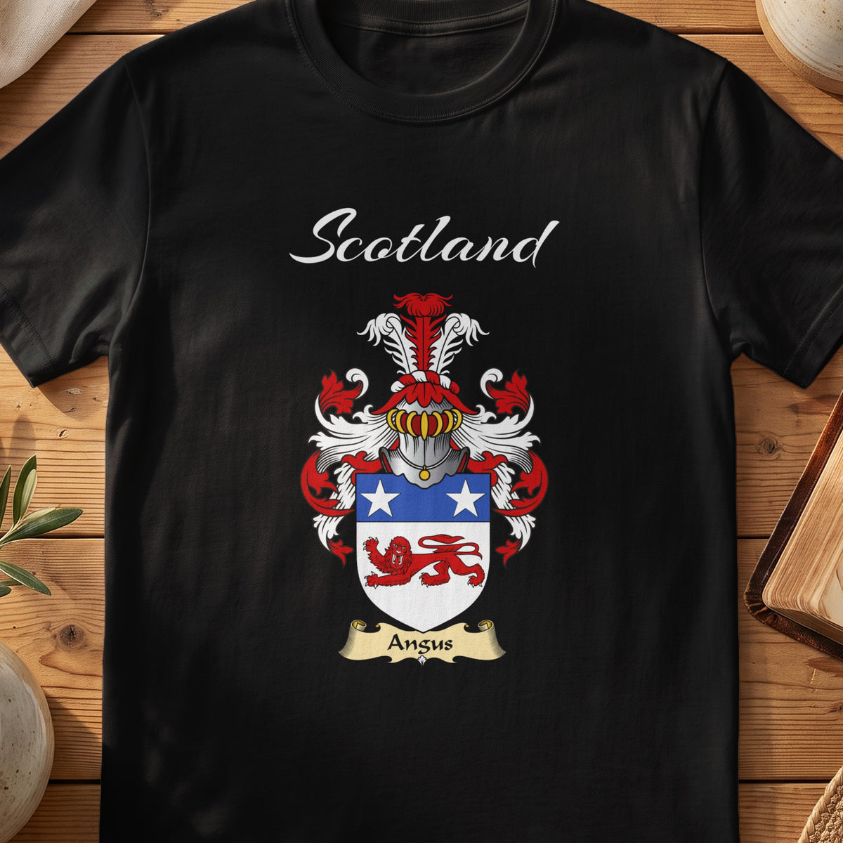 Angus Scottish family shield T-shirt in Black