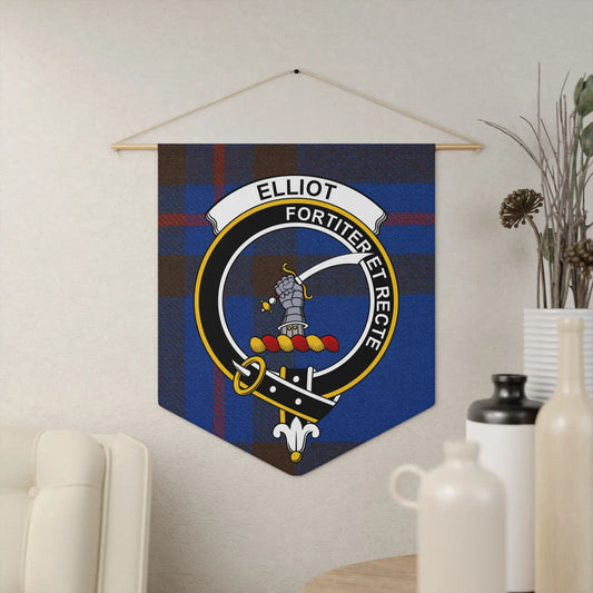 Elliot Fortiter et Recte Family Crest Wall Art product