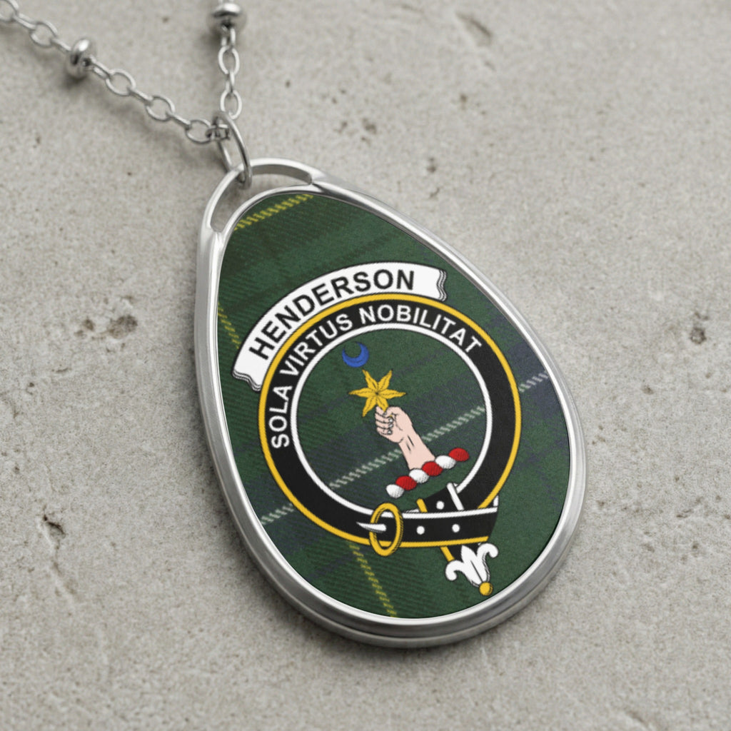 Henderson tartan oval pendant necklace with clan crest and Latin motto.