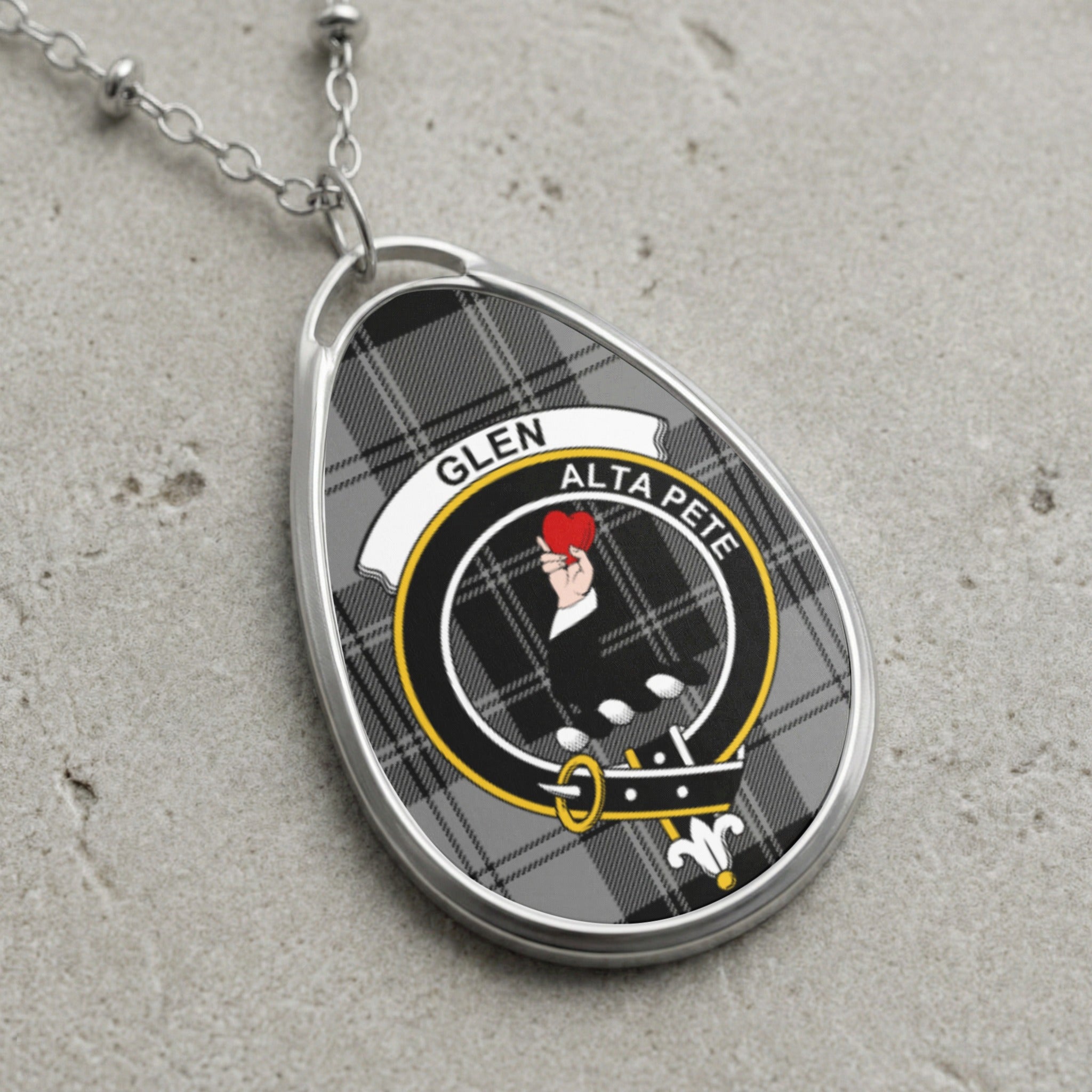 Glen clan Scottish tartan necklace with clan crest and Alta Pete motto on tartan background
