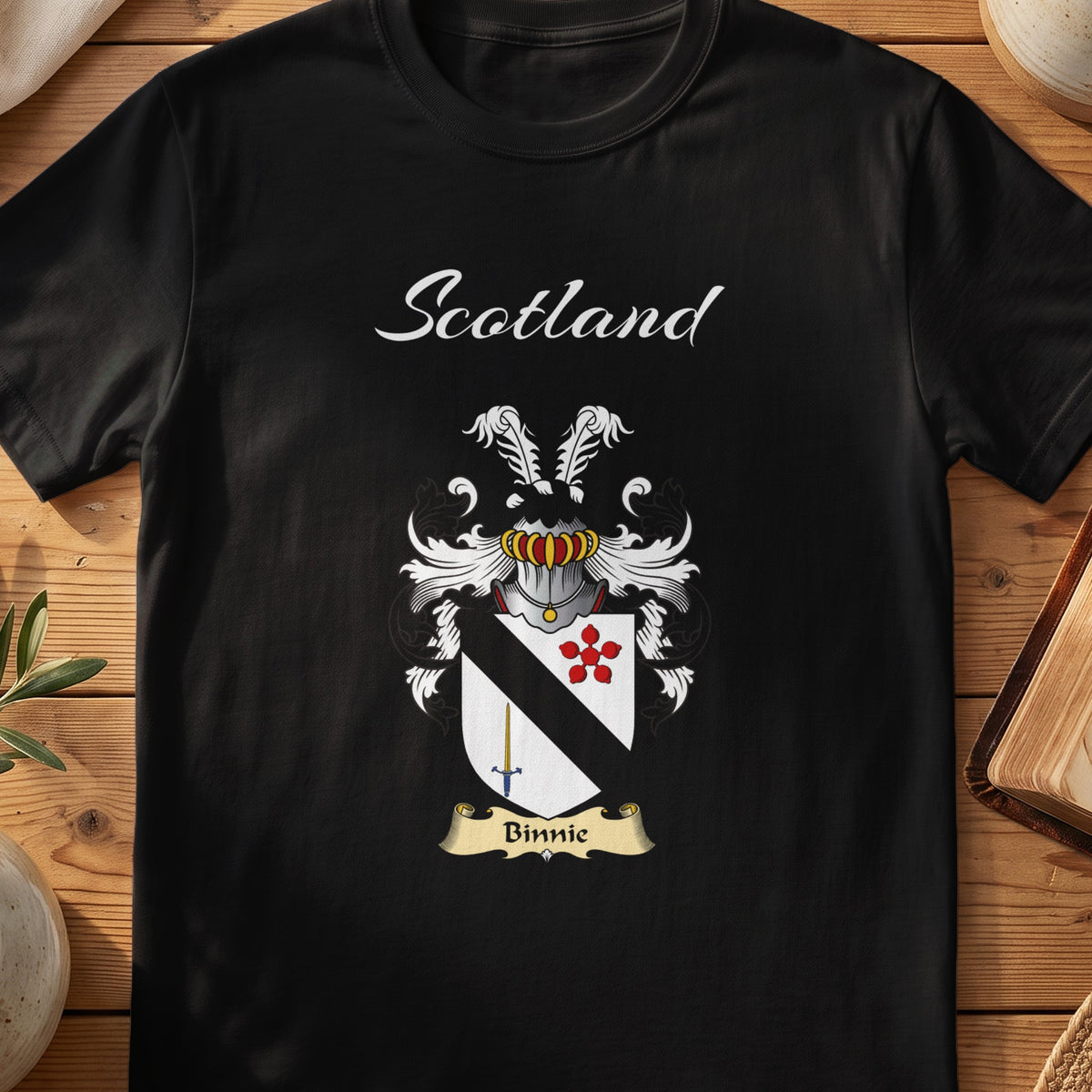 Binnie Scottish family shield T-shirt in Black