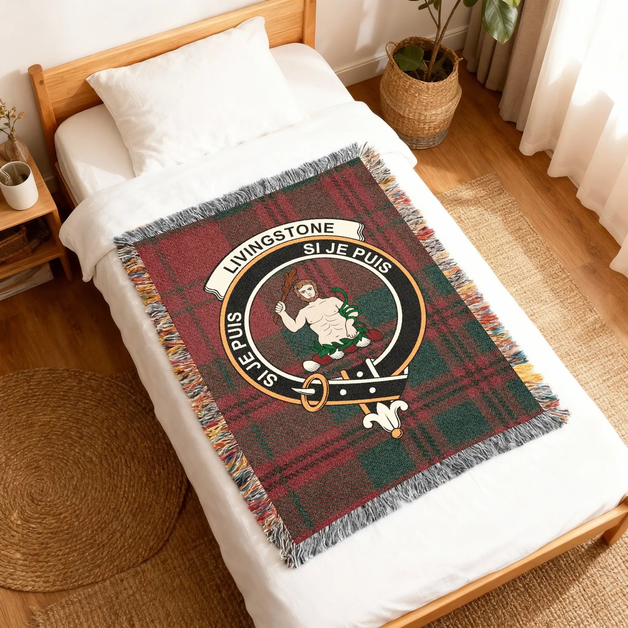 Clan Livingstone Si Je Puis tartan woven blanket — folded showing fringe detail, 100% cotton construction