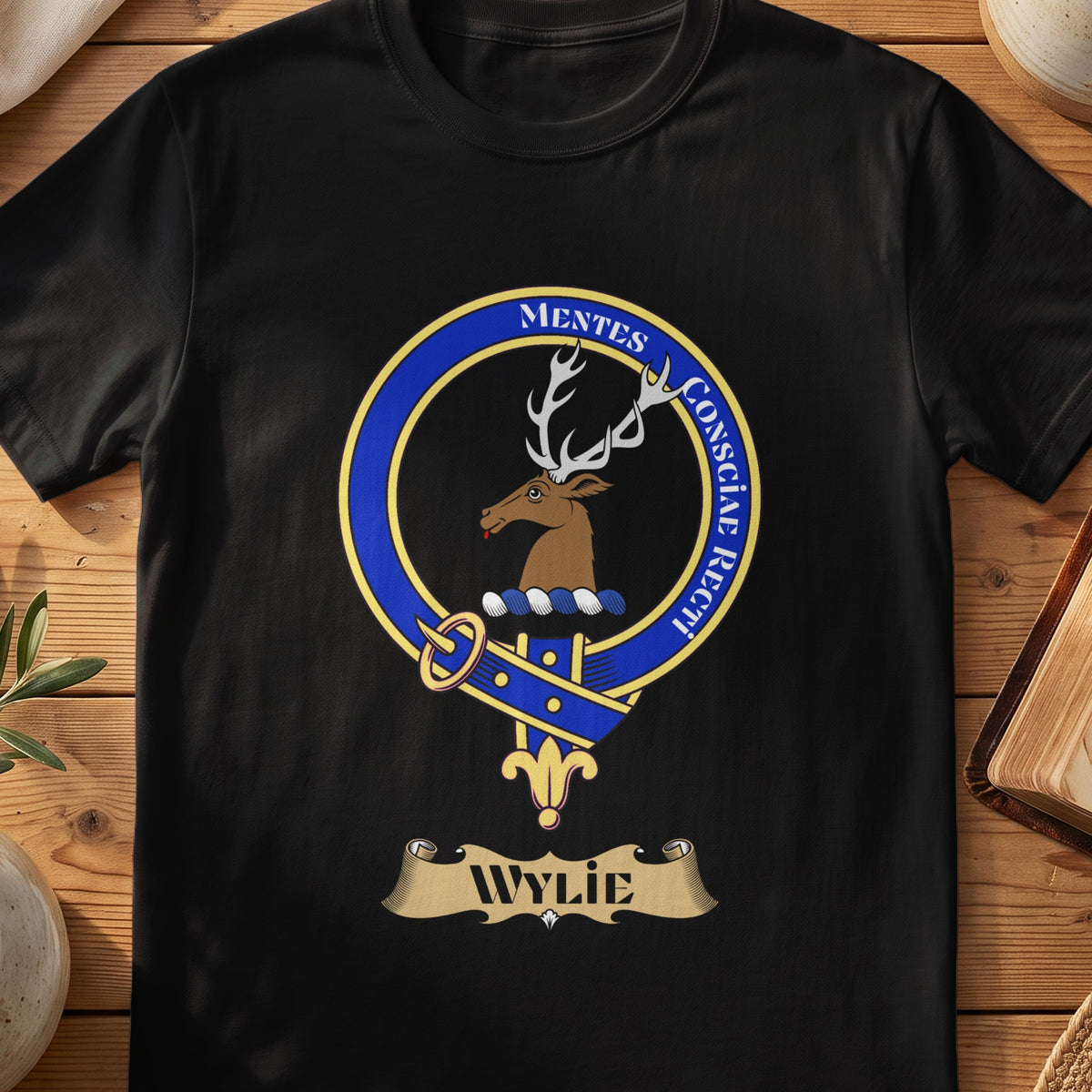Wylie Scottish clan crest T-shirt in Black