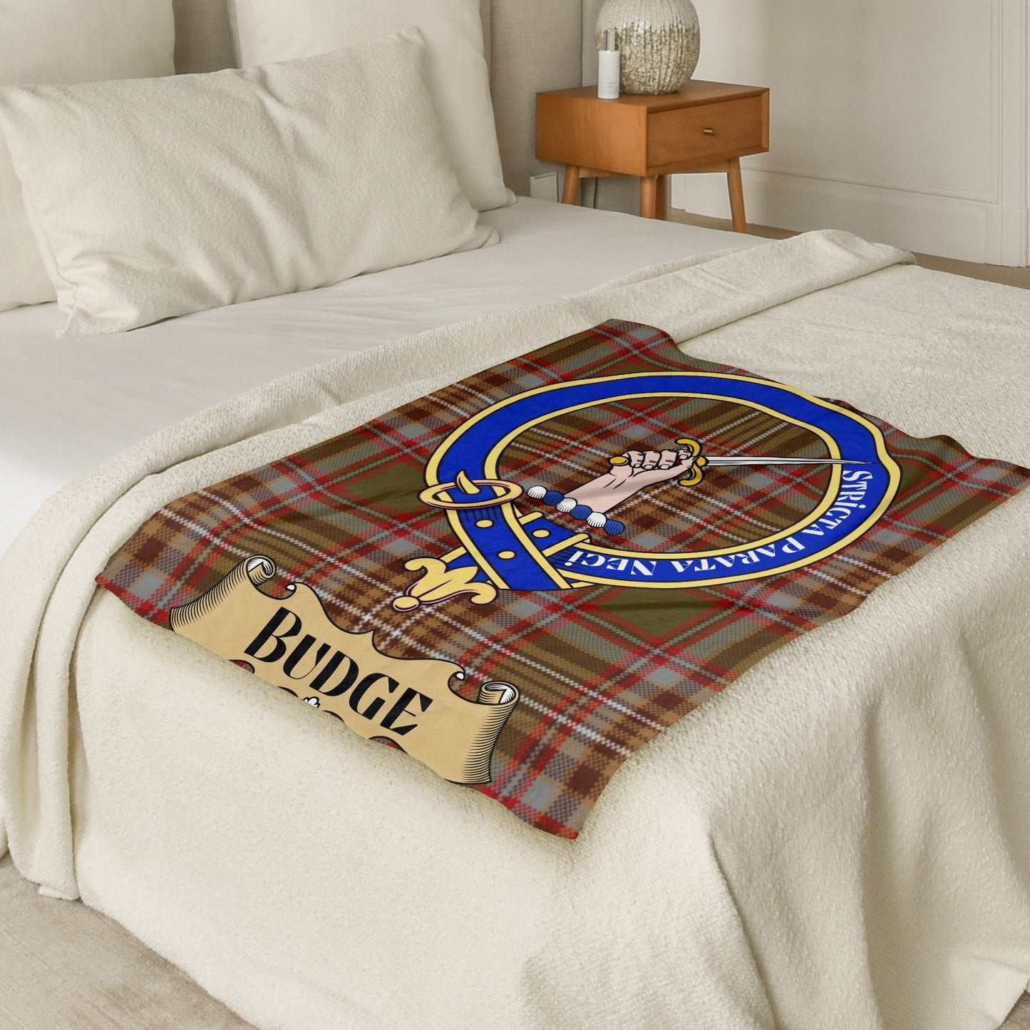 Scottish Clan Budge Crest Tartan Throw Blanket - Living Stone Gifts