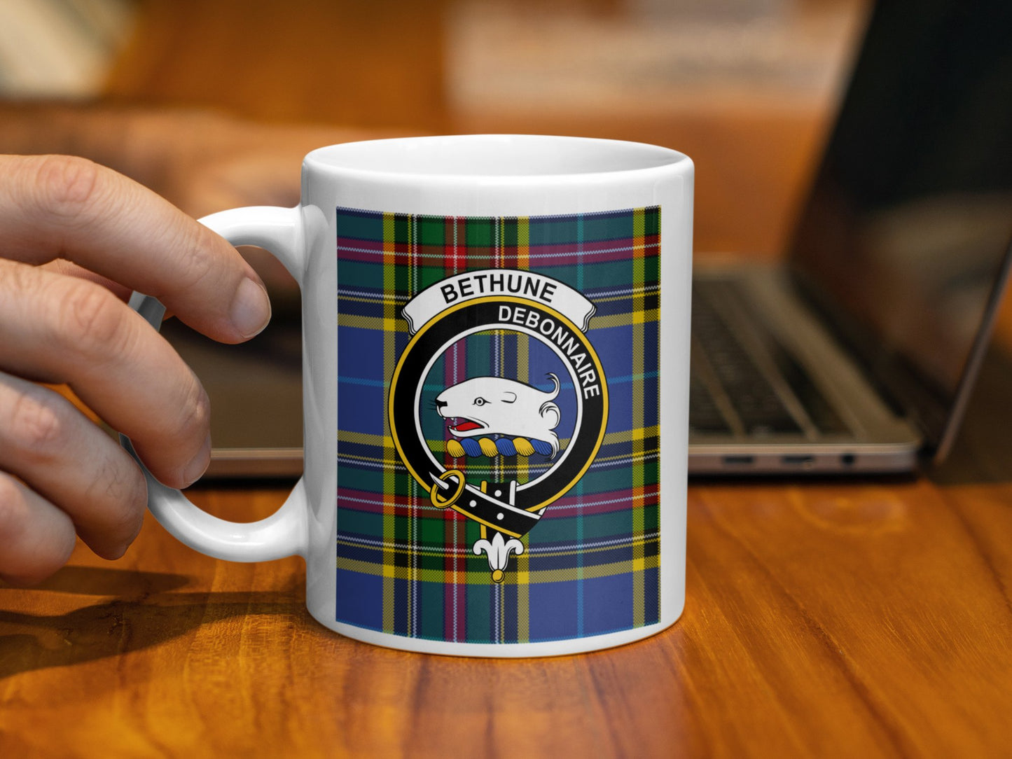 Bethune Debonnaire Emblem and Tartan Pattern Mug - Living Stone Gifts