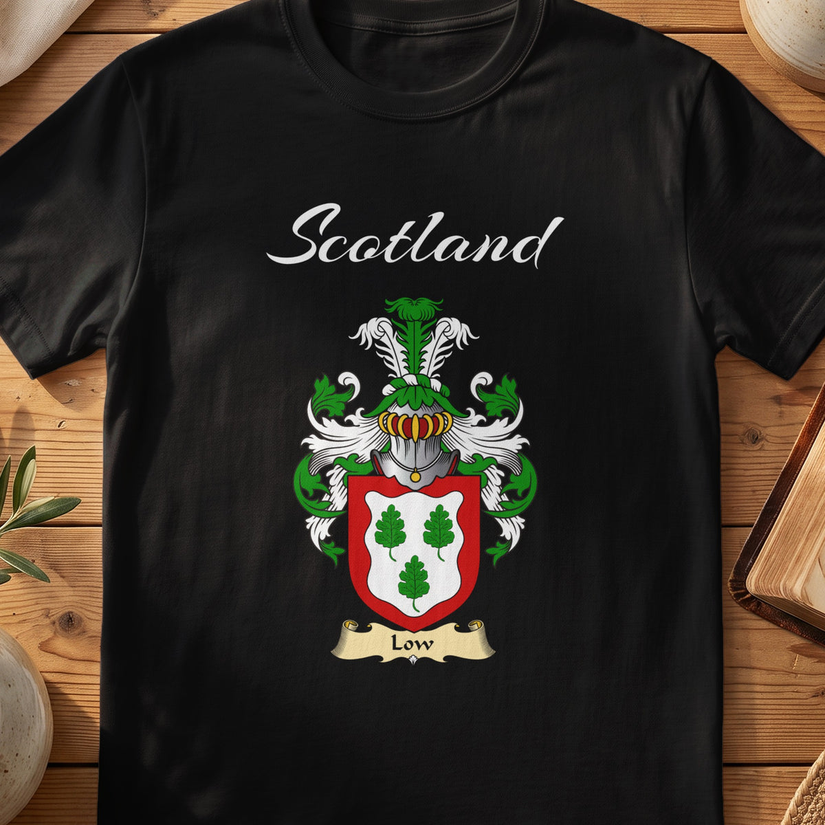 Low Scottish family shield T-shirt in Black