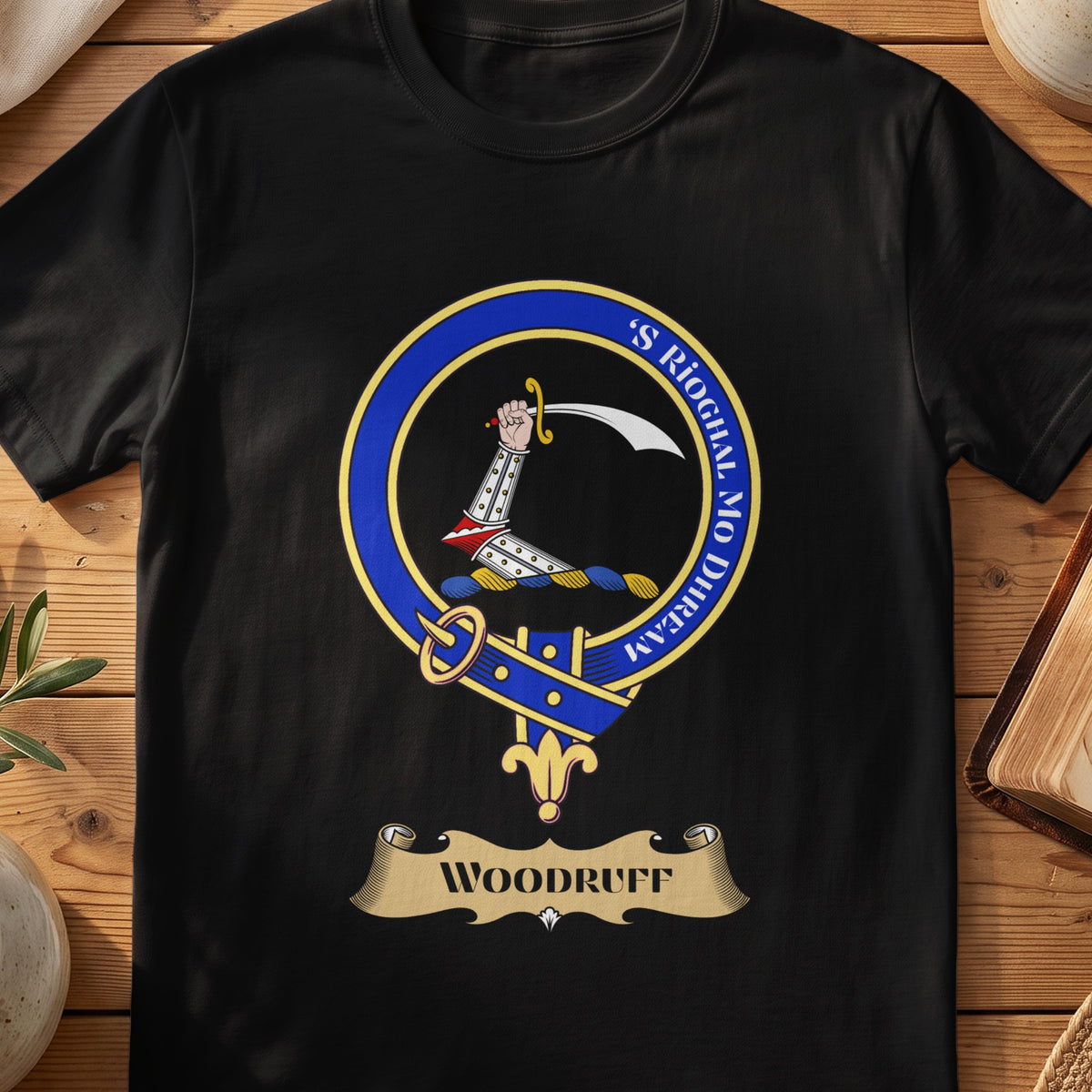 Woodruff Scottish clan crest T-shirt in Black