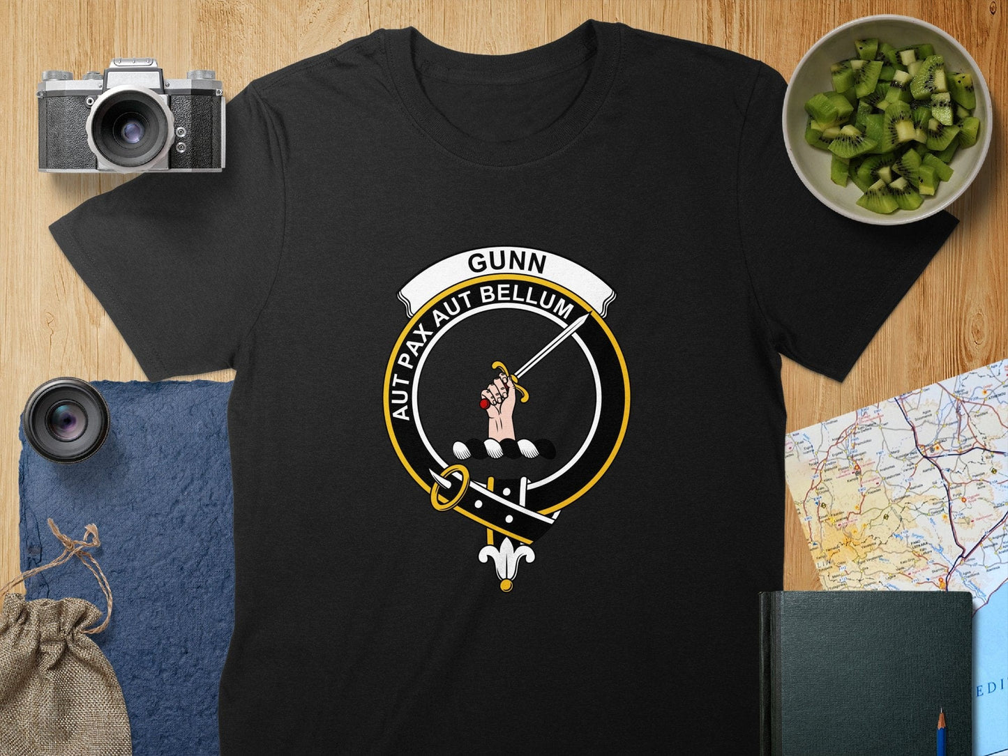 Physical Item S / Black Gunn Clan Crest Scottish Unisex T-Shirt