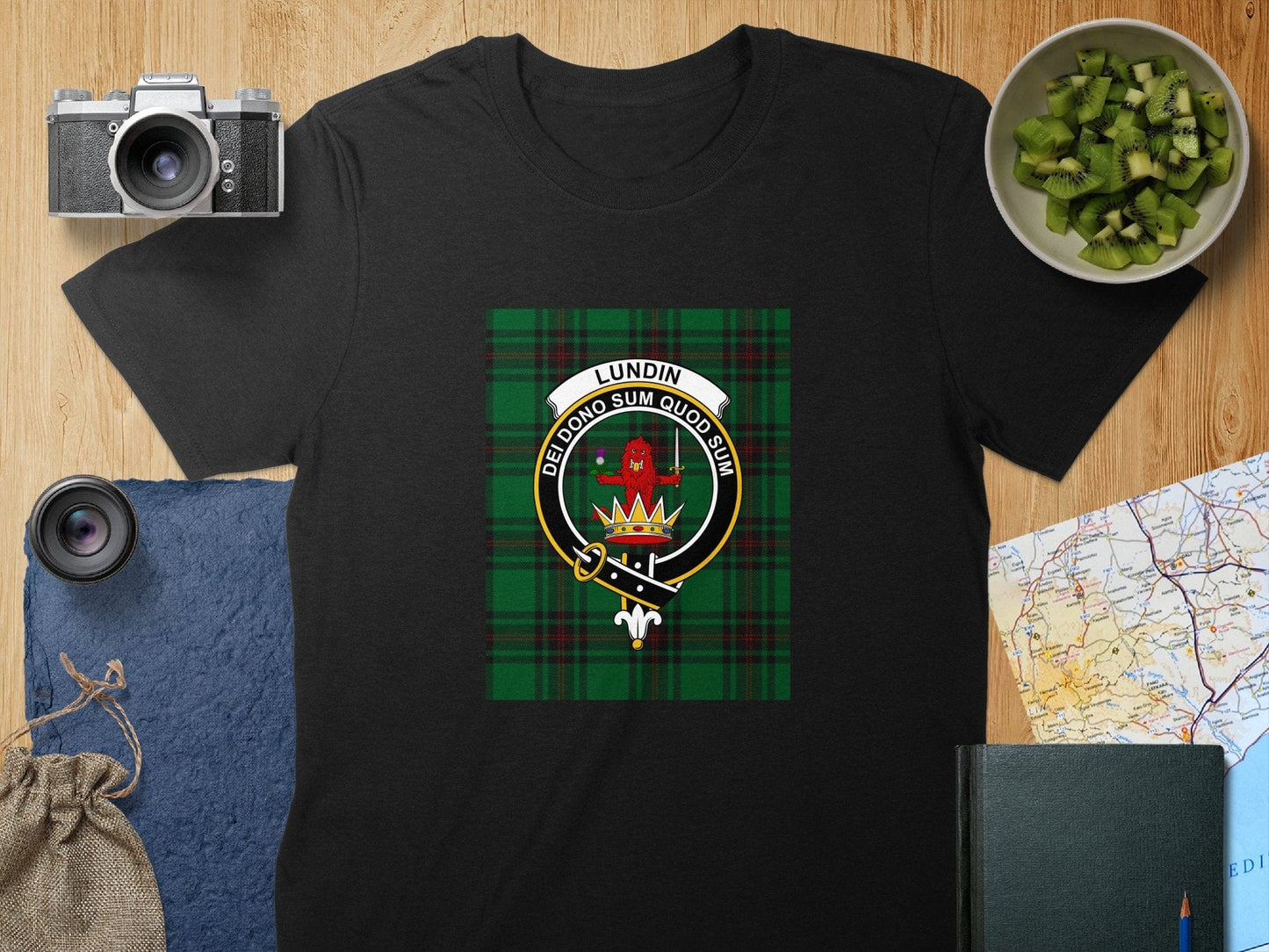 Physical Item S / Black Lundin Clan Scottish Tartan Crest Unisex T-Shirt