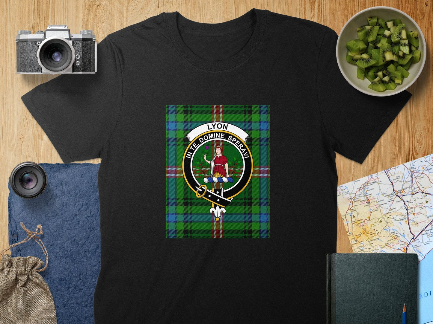 Physical Item S / Black Lyon Clan Scottish Tartan Crest Unisex T-Shirt