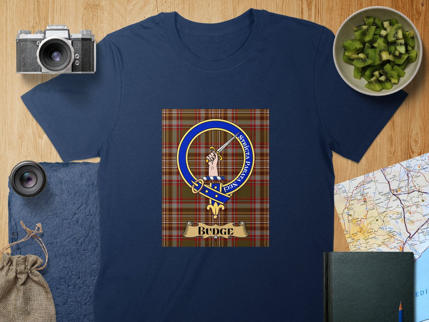 Physical Item S / Navy Budge Clan Scottish Tartan Crest Unisex T-Shirt