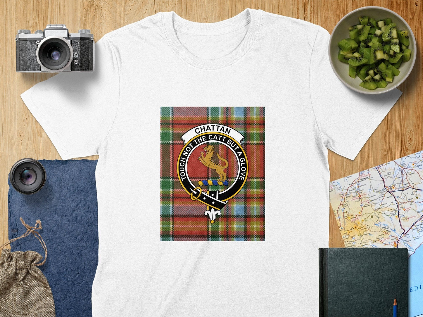 Physical Item S / White Chattan Clan Scottish Tartan Crest Unisex T-Shirt