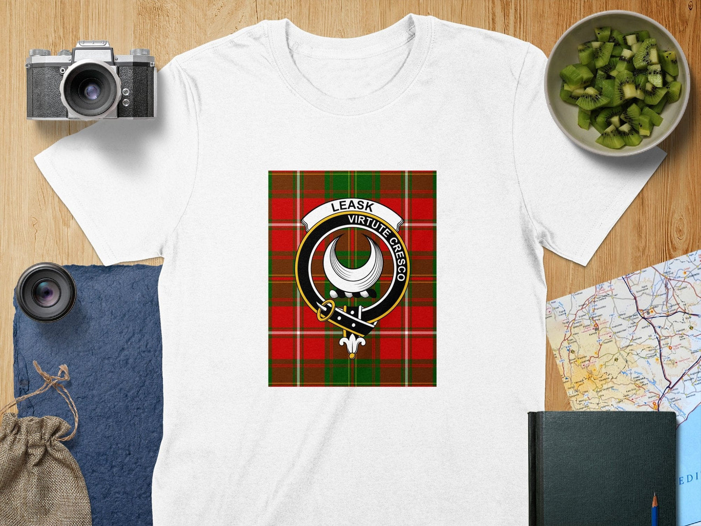 Physical Item S / White Leask Clan Scottish Tartan Crest Unisex T-Shirt