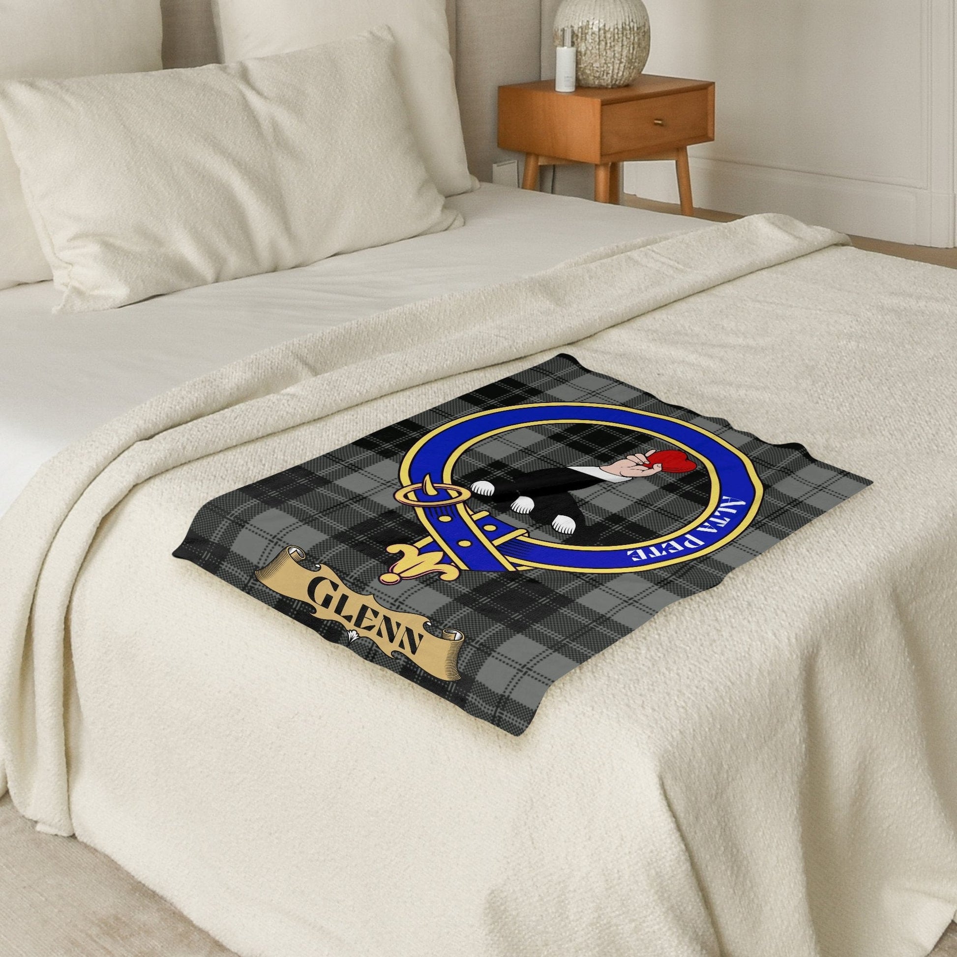 Scottish Clan Glenn Crest Tartan Blanket